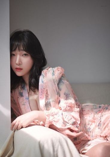 年轻女的老师2中字在线