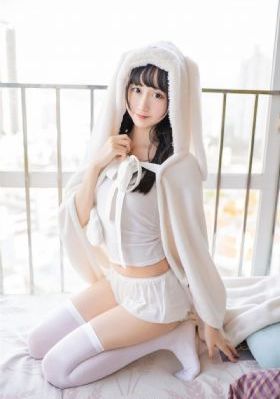 一位出色的课外辅导老师尹律